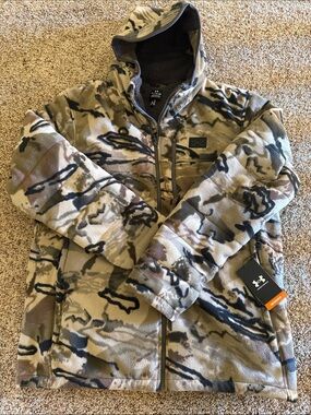 NWT Under Armour Men’s Hooded wind proof Fleece Jacket - Tan Olive Camo
XL